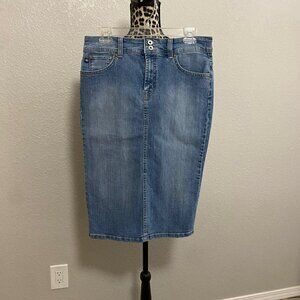 Bandolino Blu Denim Skirt - Size 10